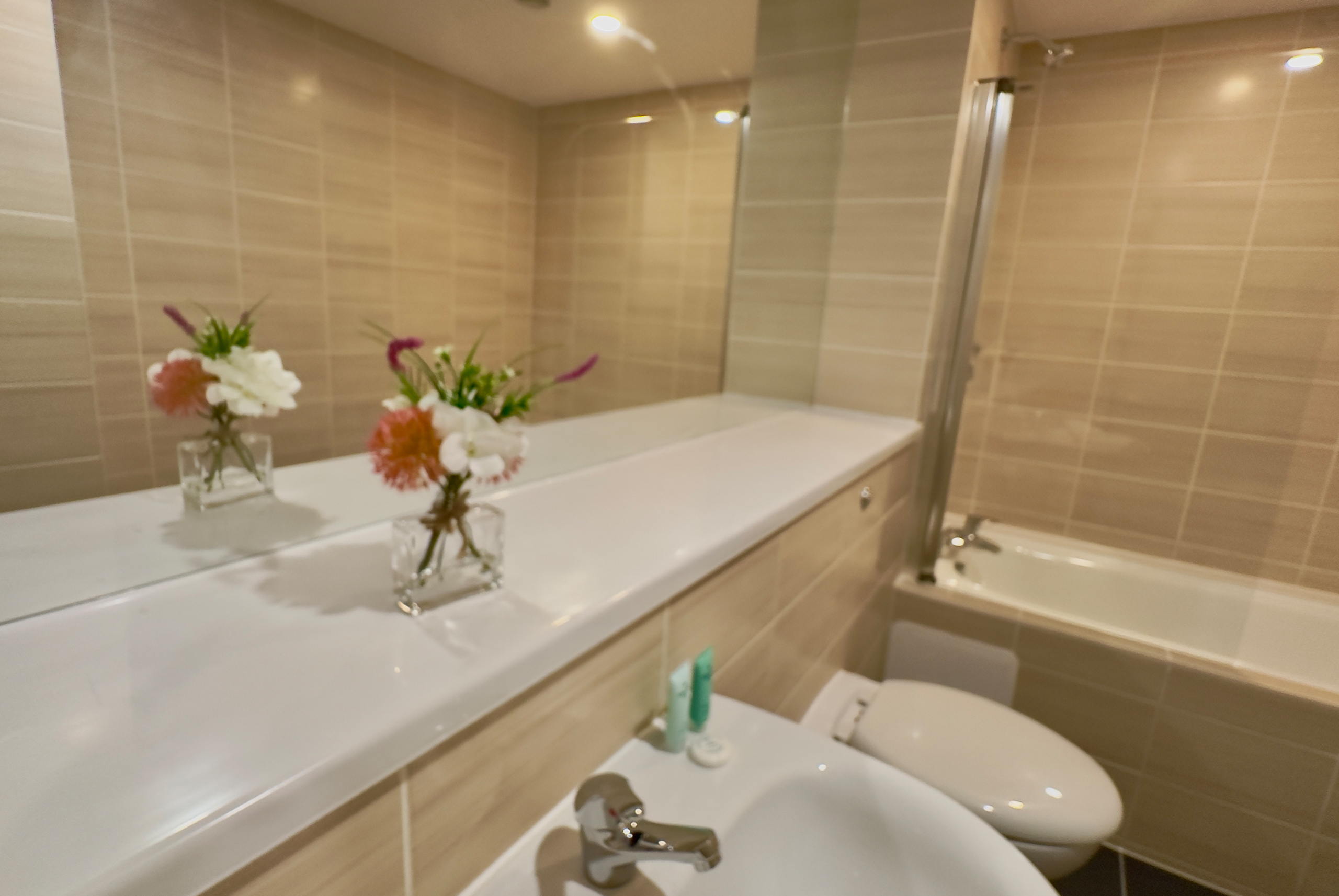 Monarchs-Quay-Apartments-2BR1W-5