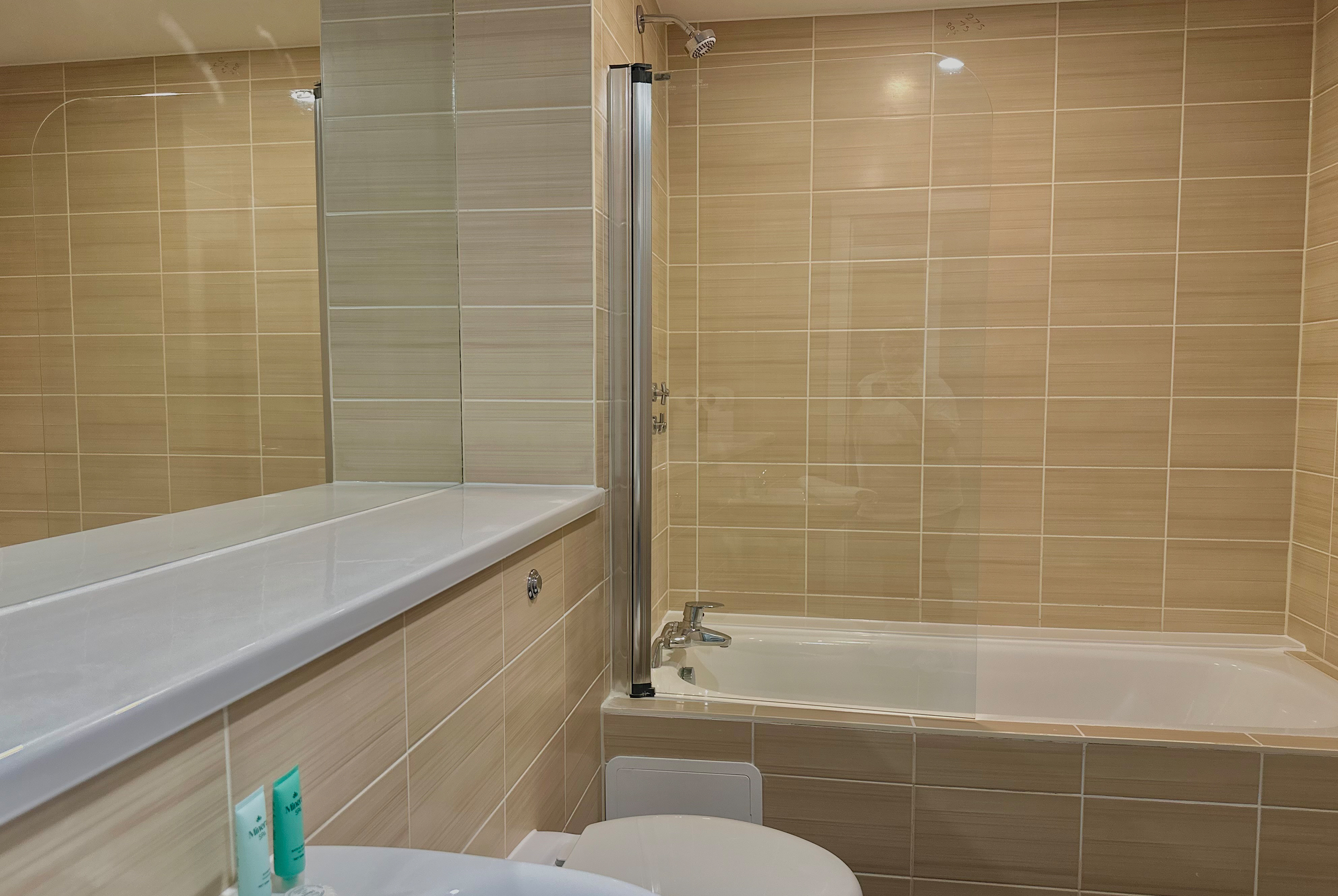 Monarchs-Quay-Apartments-2BR1W-8