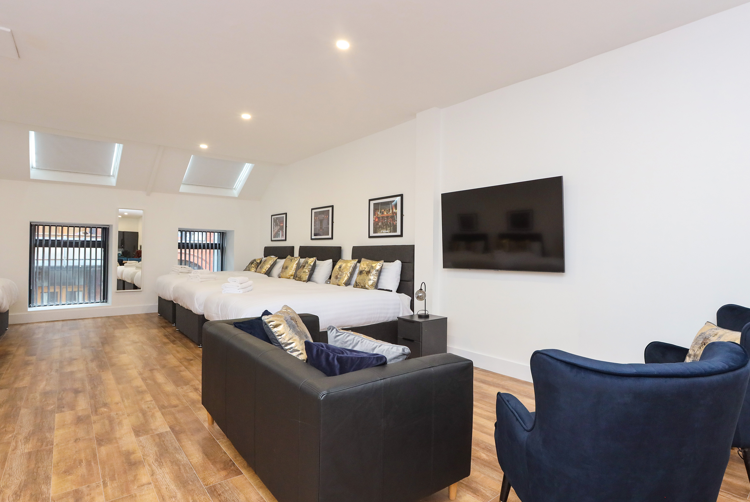 Concert-Square-Party-Studio-Apartment-1