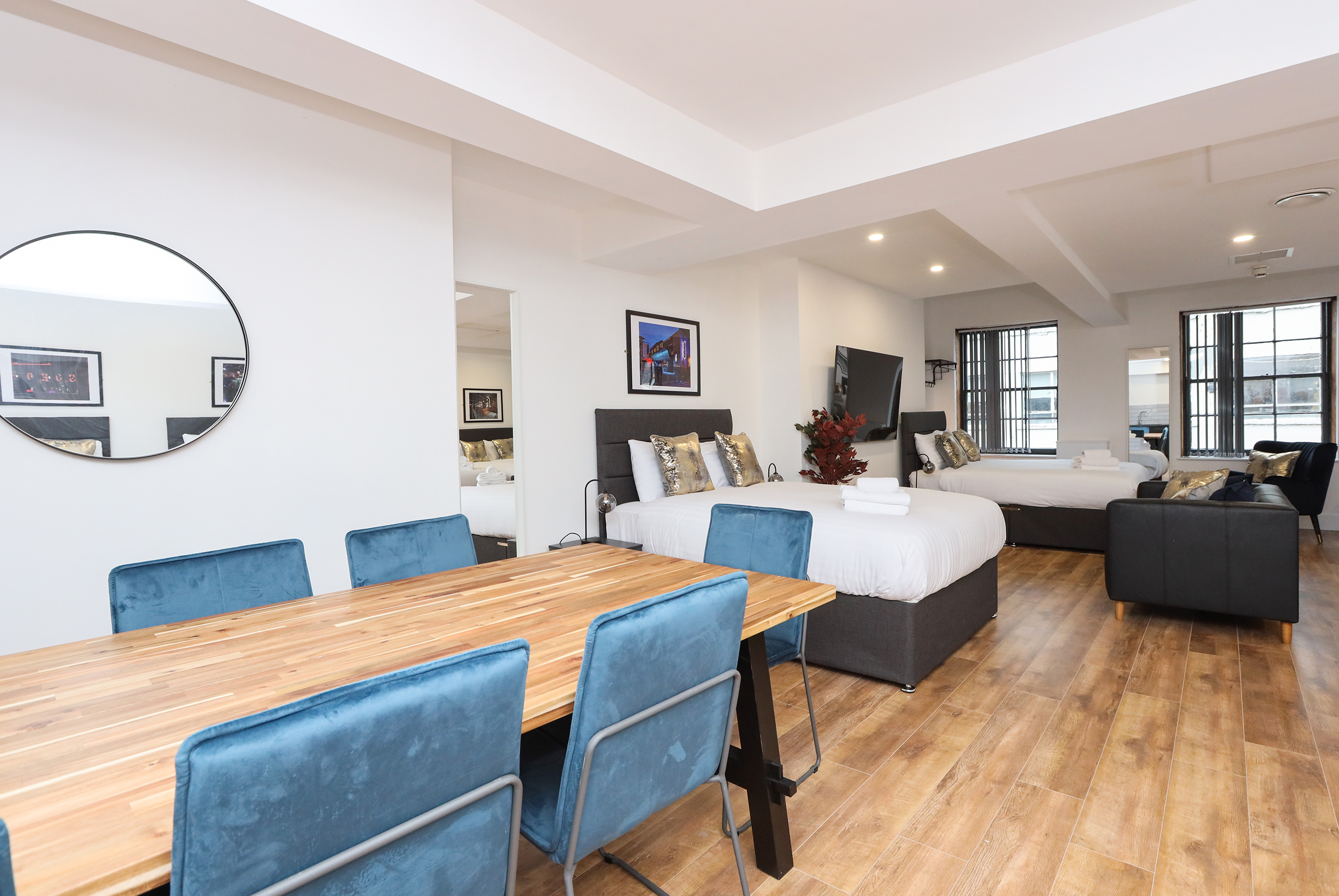 Concert-Square-Party-Studio-Apartment-2