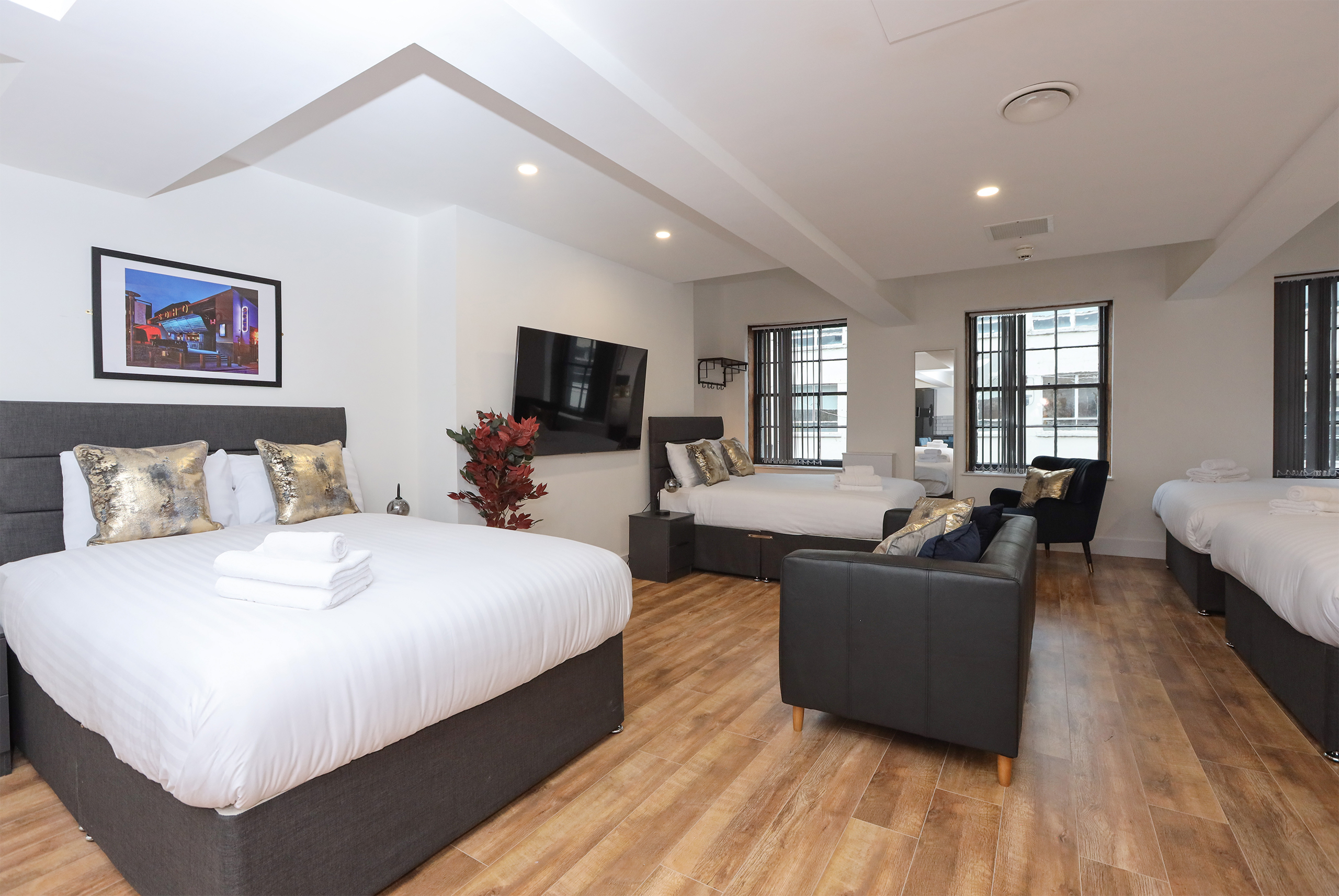 Concert-Square-Party-Studio-Apartment-3