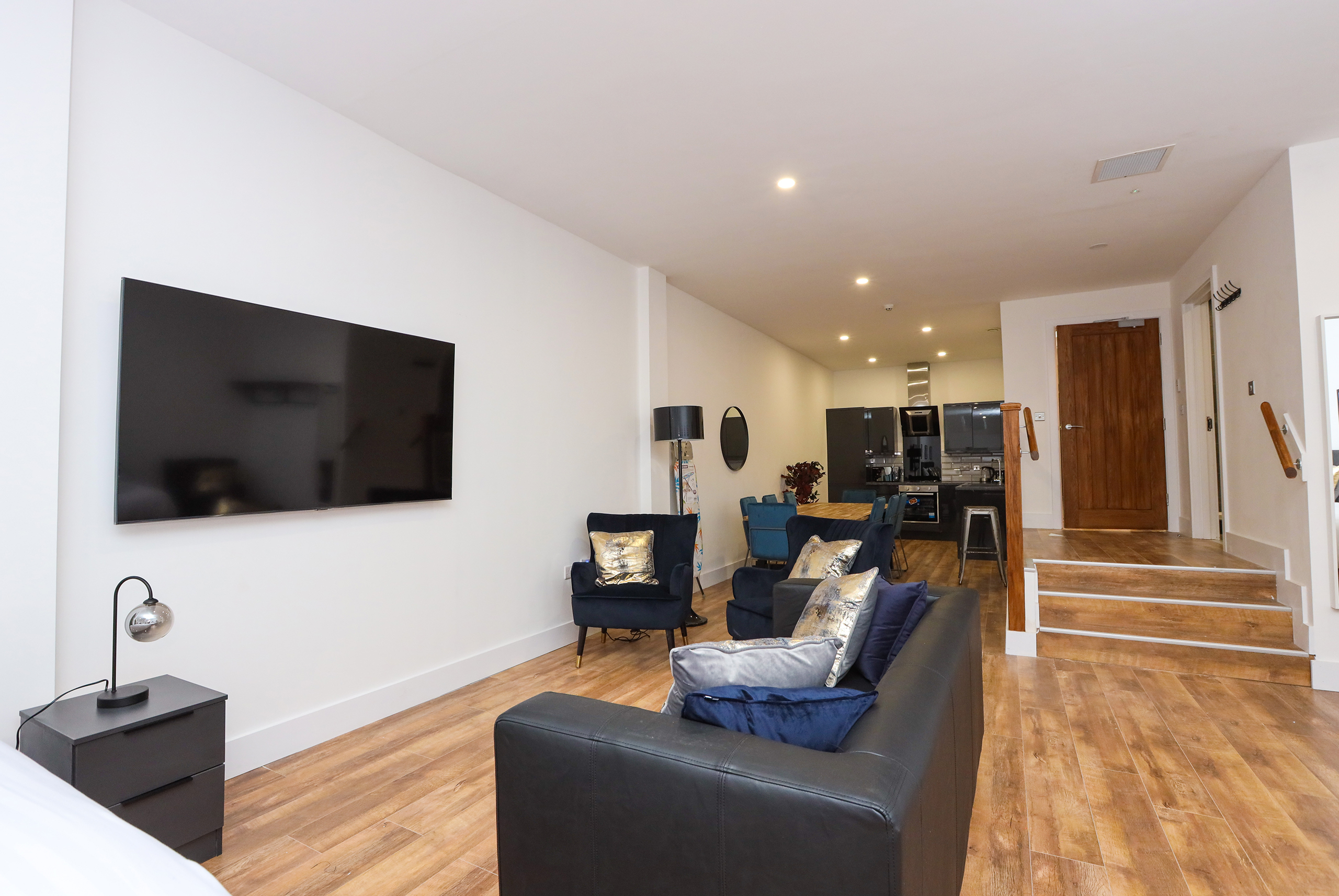 Concert-Square-Party-Studio-Apartment-4