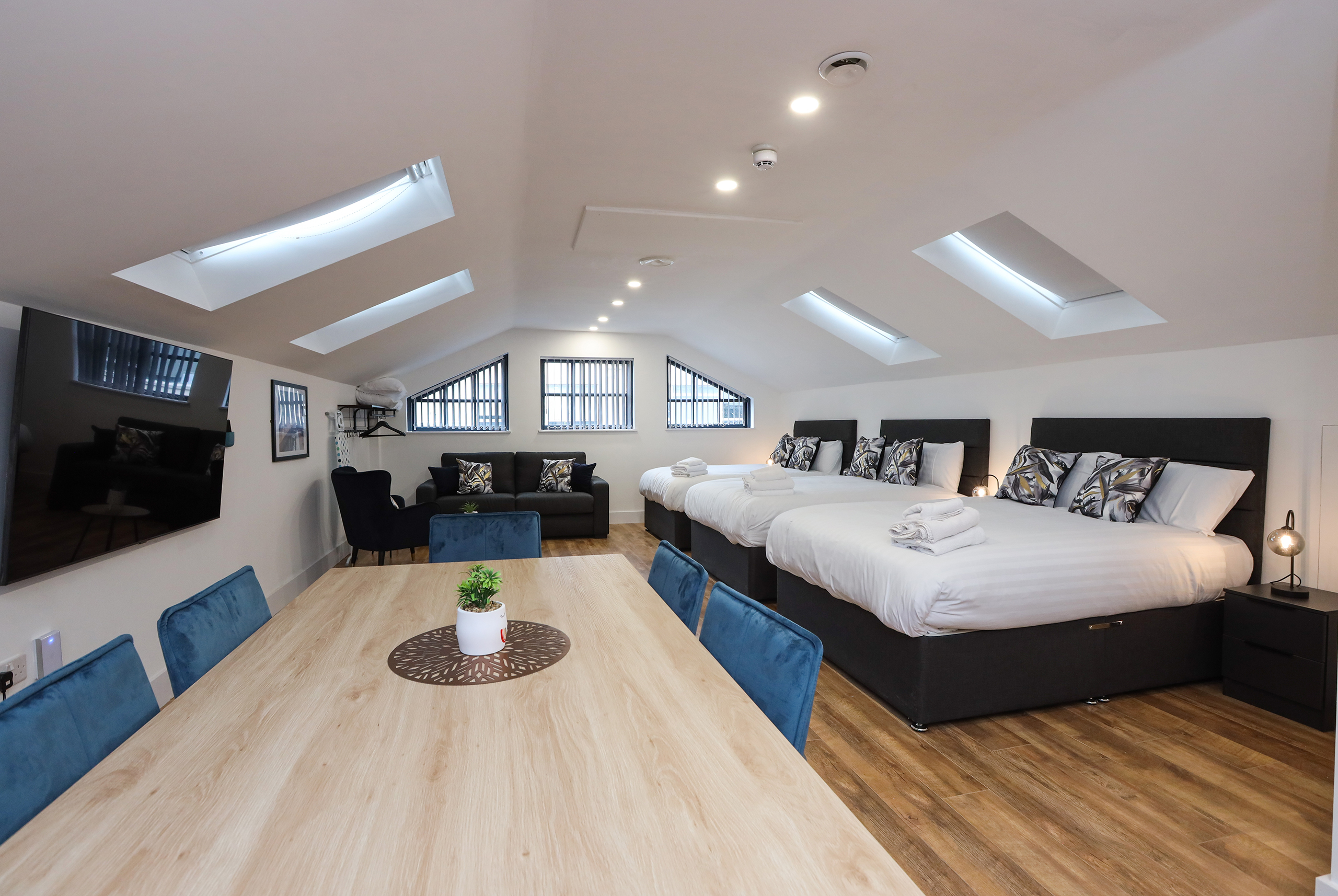 Concert-Square-Party-Studio-Apartments-1