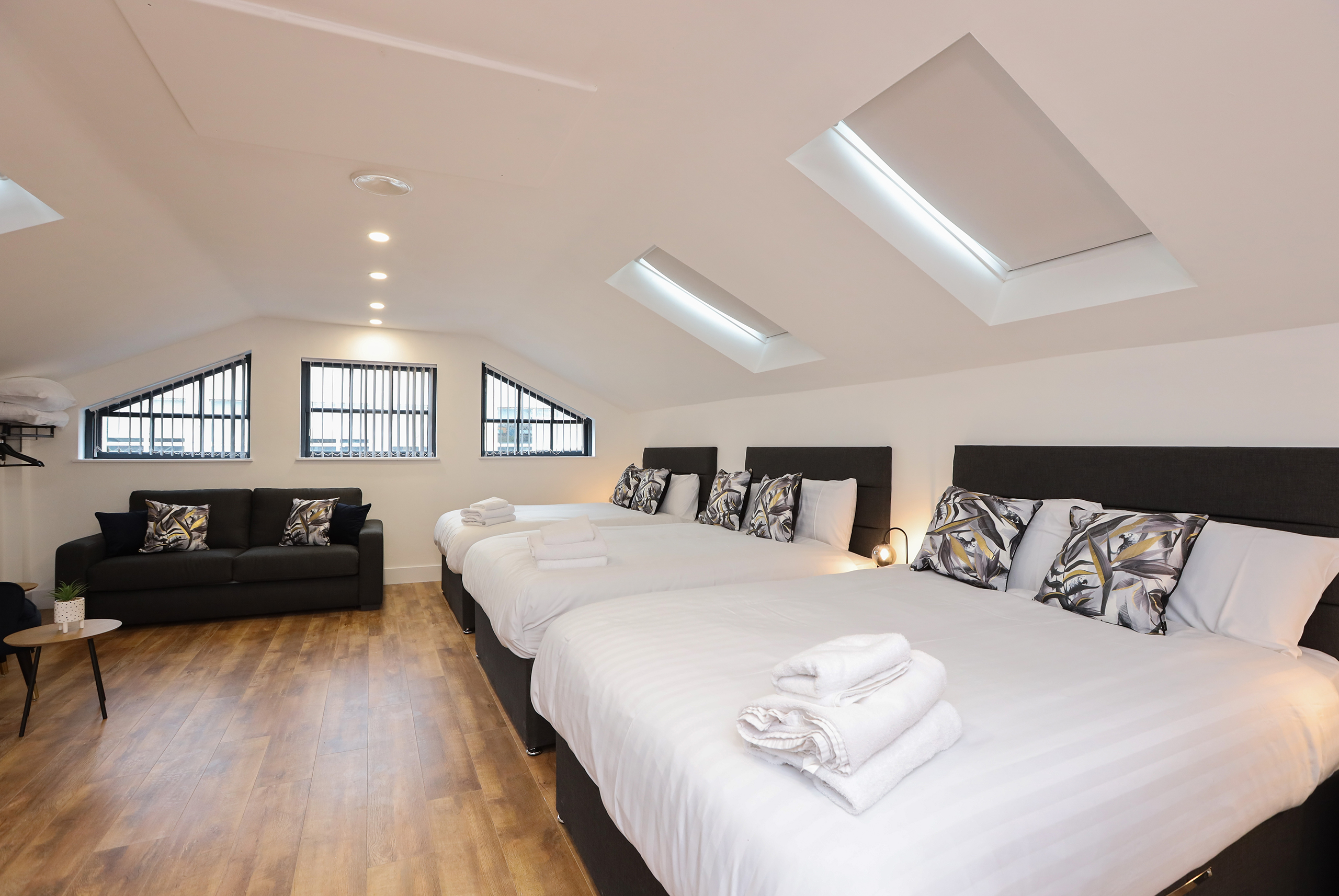 Concert-Square-Party-Studio-Apartments-2