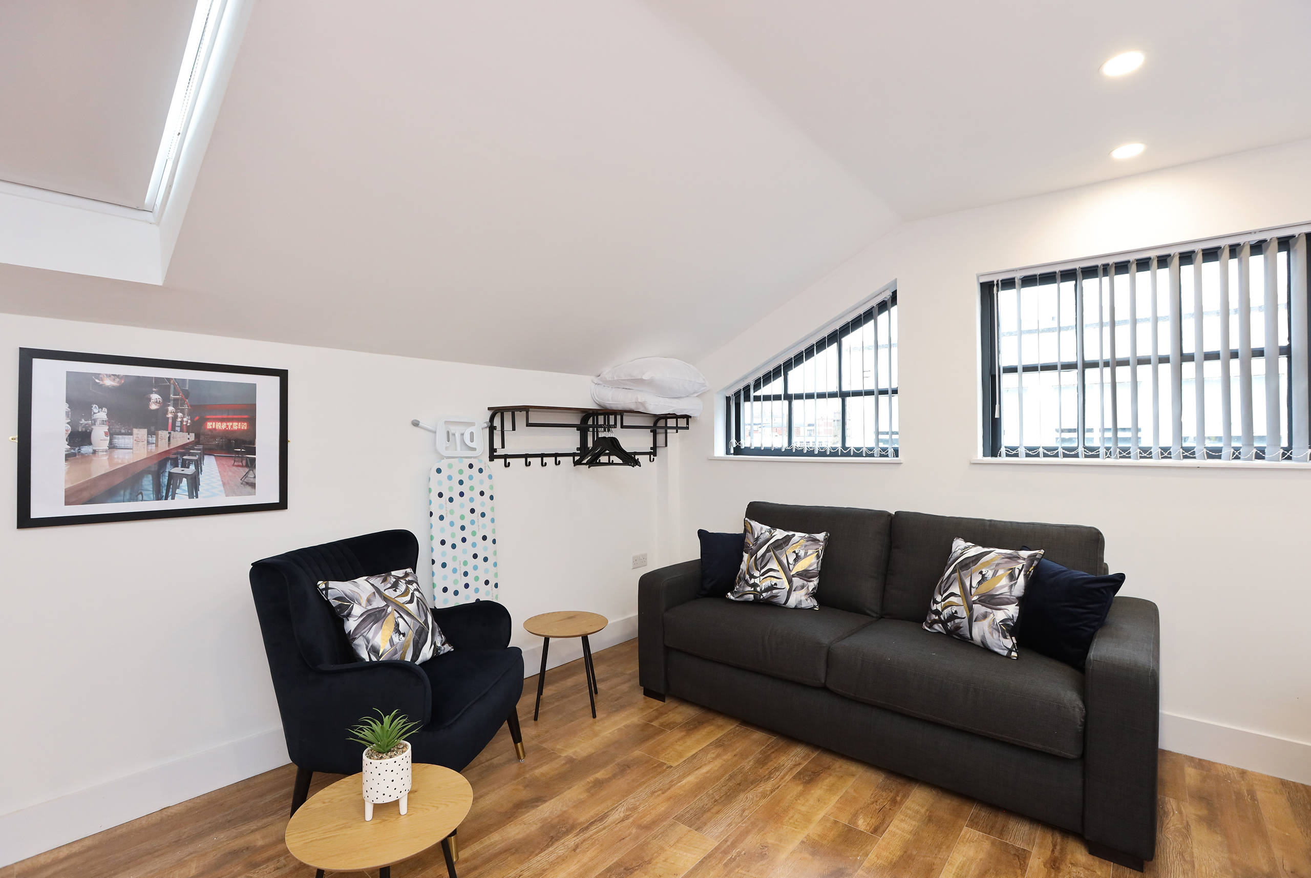Concert-Square-Party-Studio-Apartments-3