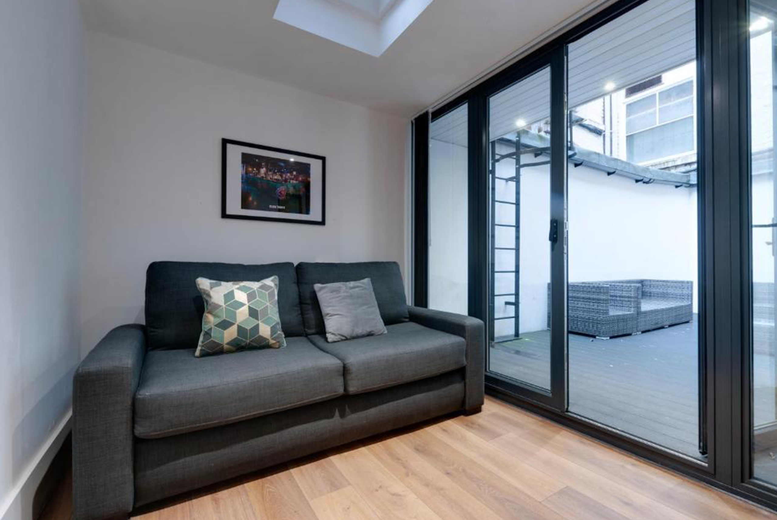 Lord-Street-17-Sleeper-Apartment-3