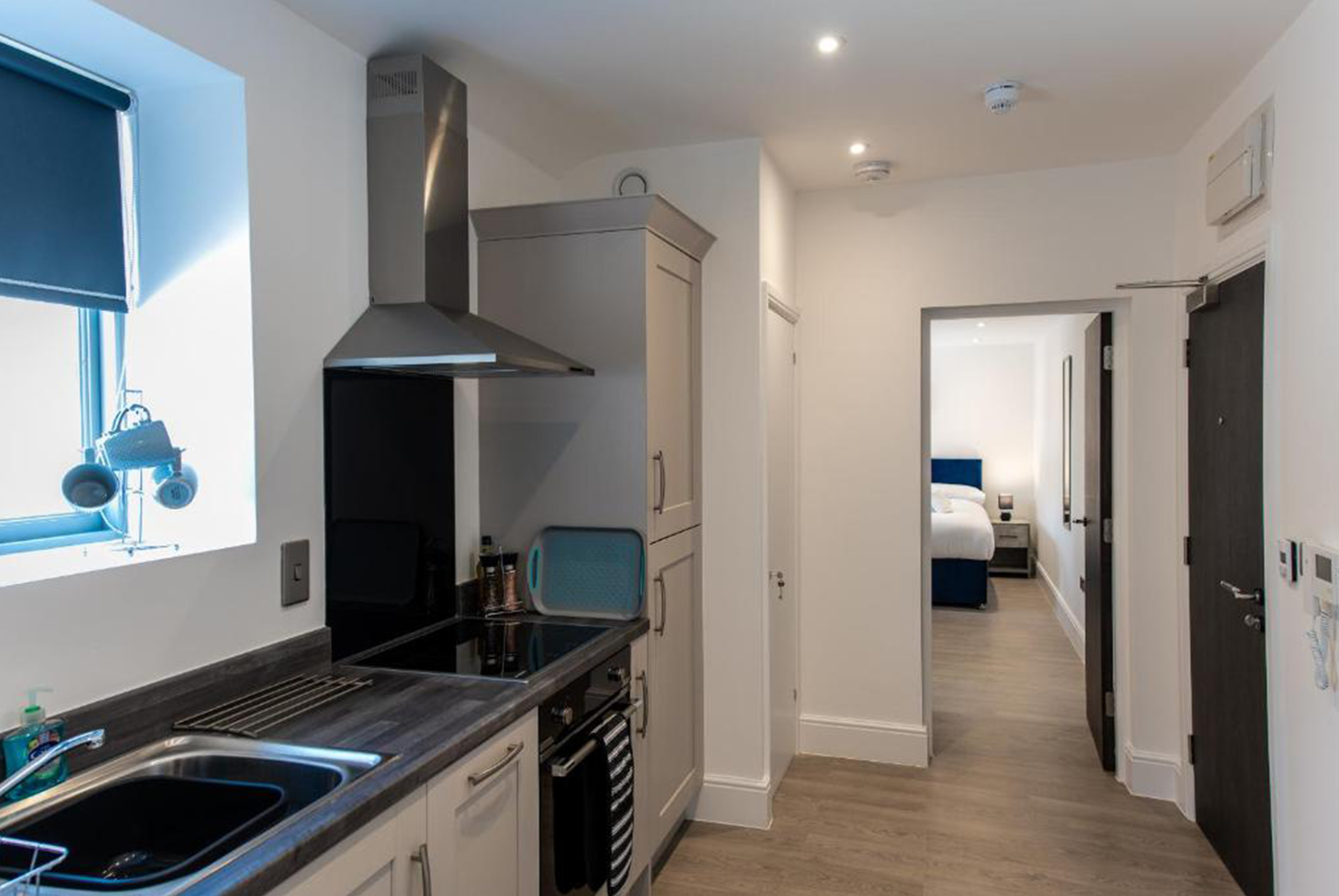 Queen-Avenue-1-BR-Apartment-2