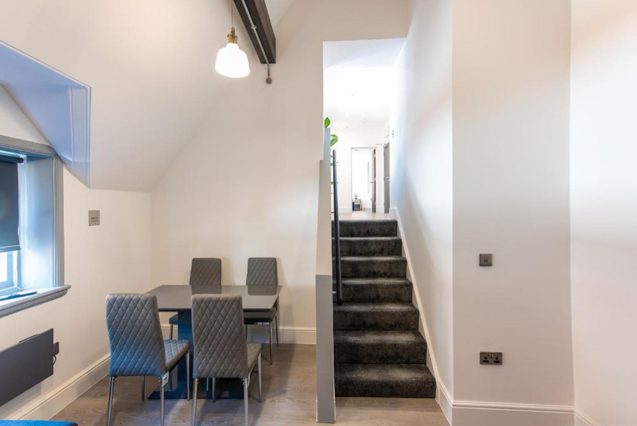 Queen-Avenue-1-BR-Apartment-4