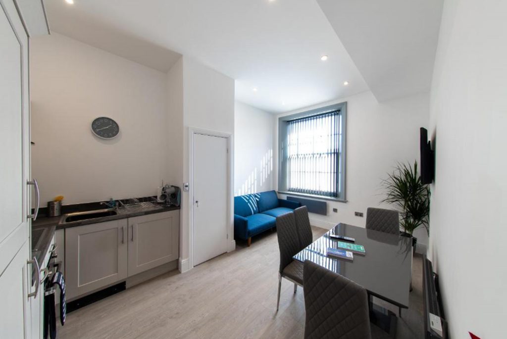 Apartment hotel in Liverpool with space to relax before football matches