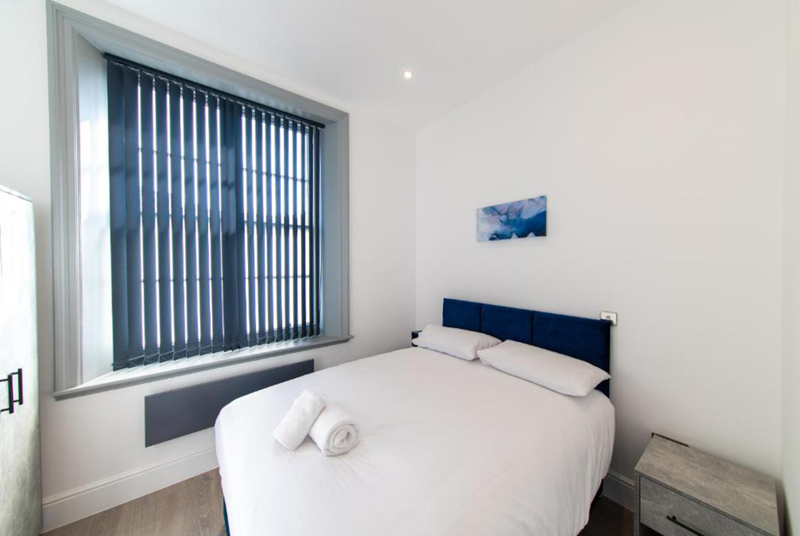 Queen-Avenue-2-BR-Ensuite-Apartment-3