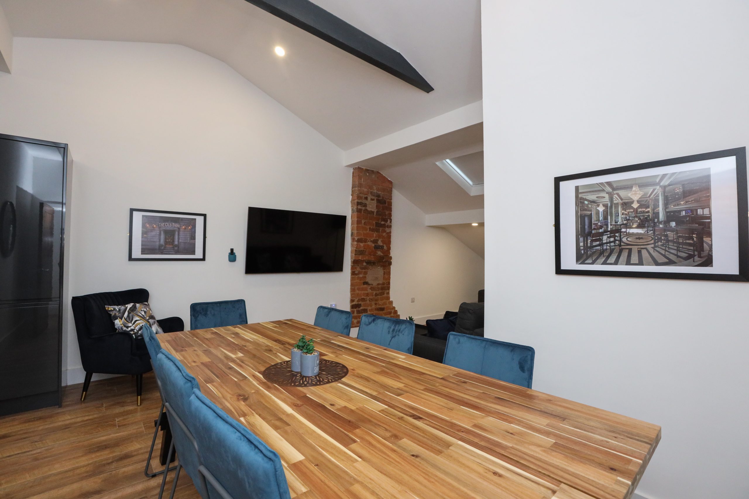 Room 4 (2 of 5)