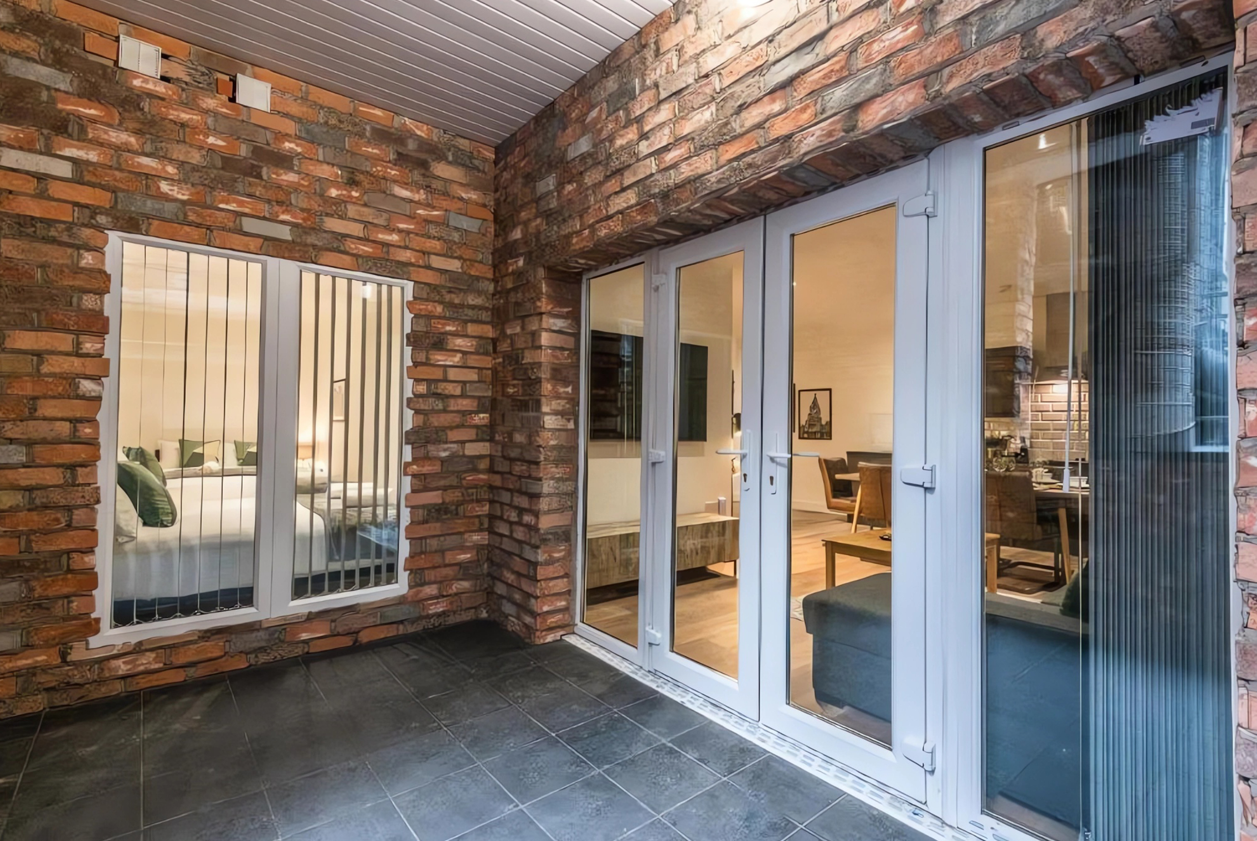 Sgt-Peppers-1-BR-Terrace-Apartment-7