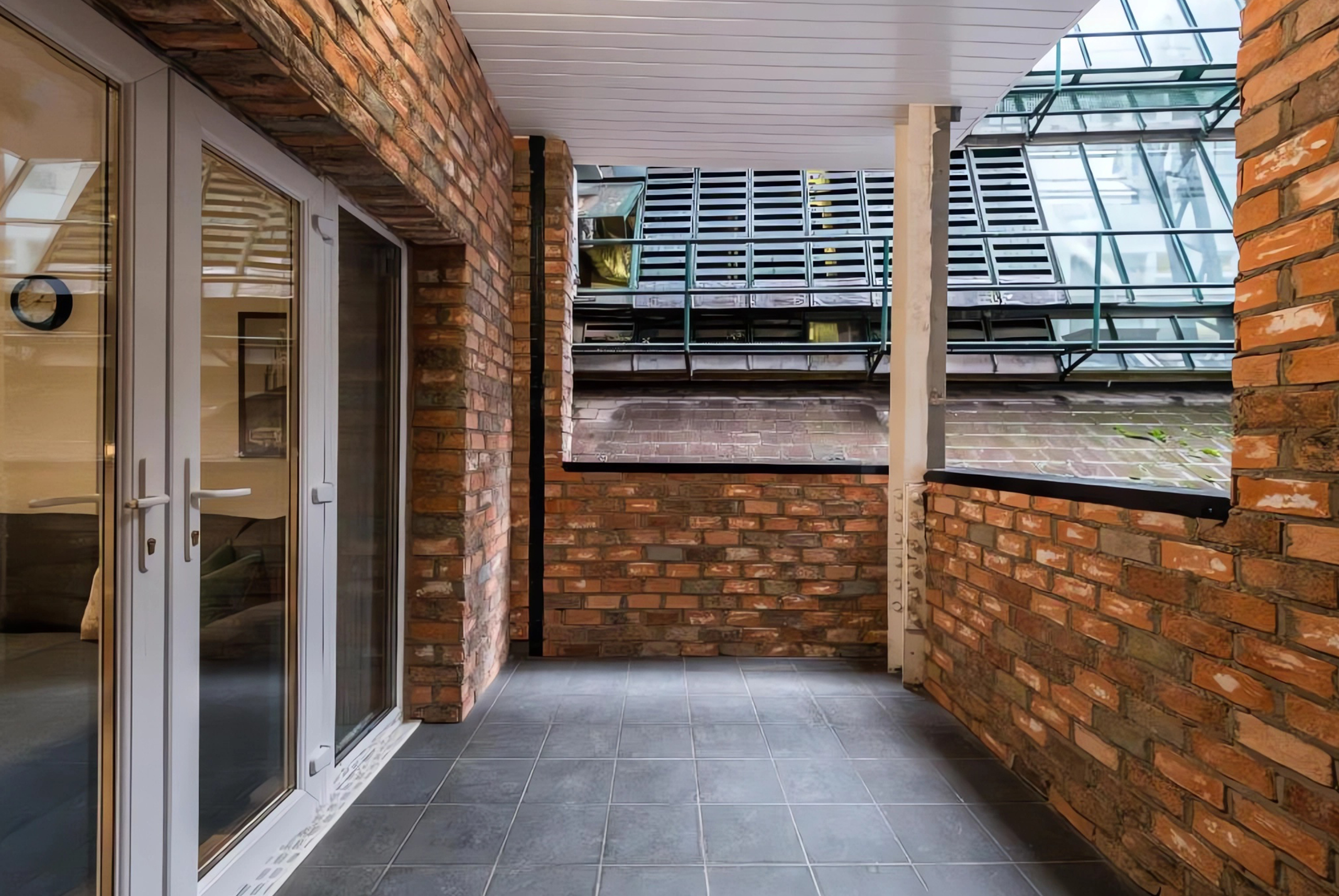 Sgt-Peppers-1-BR-Terrace-Apartment-8