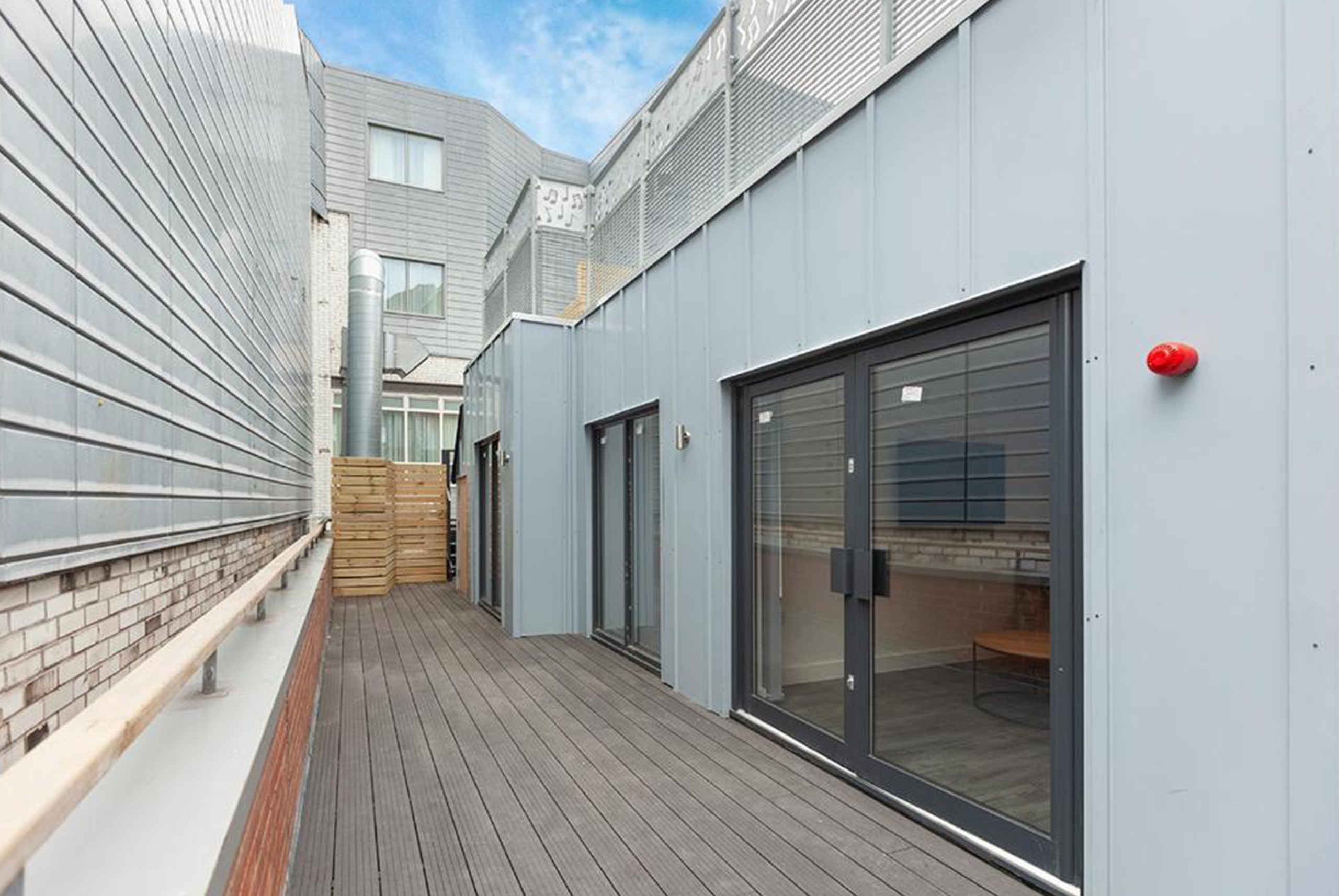Sgt-Peppers-Loft-Apartment-8