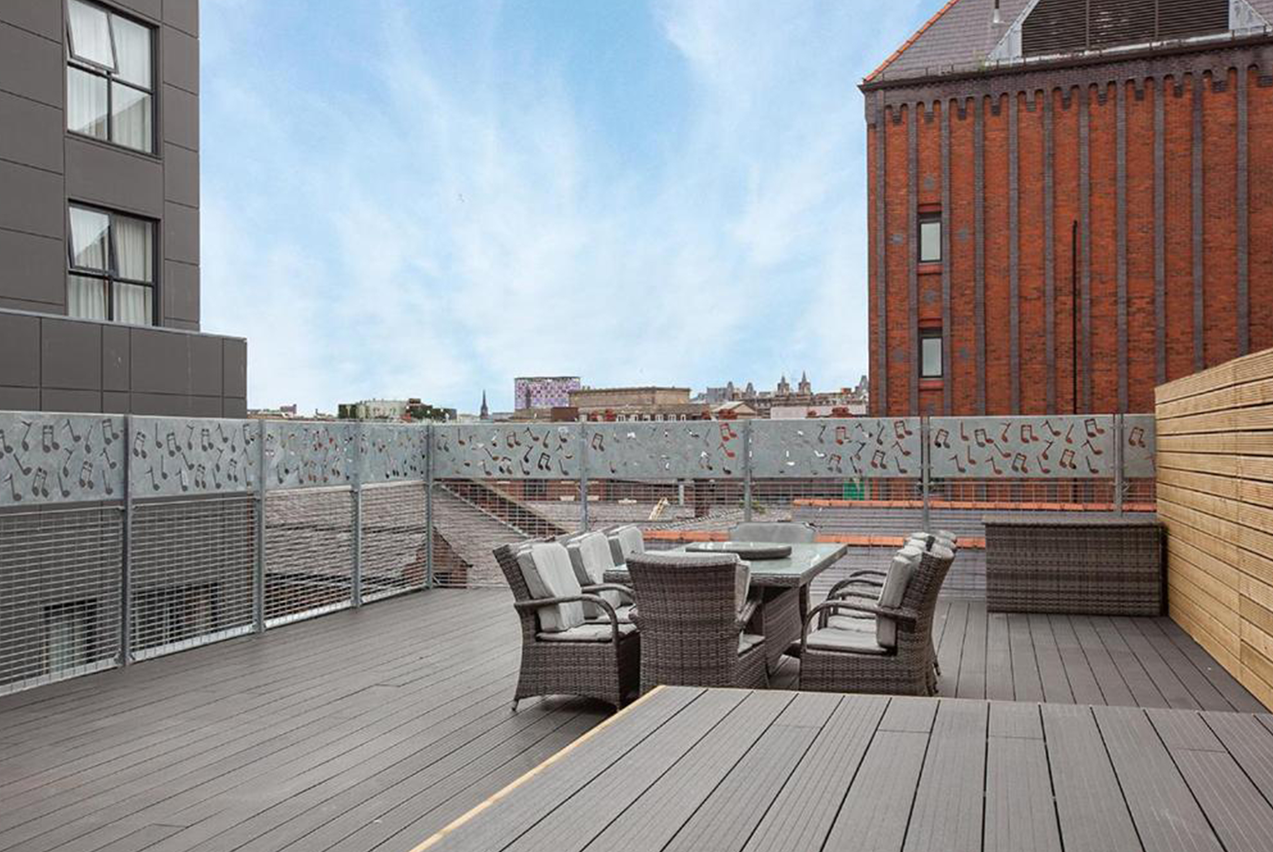 Sgt-Peppers-Penthouse-Apartment-12