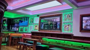 Read more about the article Best Irish Pubs in Liverpool City Centre for St Patrick’s Day 2026 (And Where to Stay Nearby)