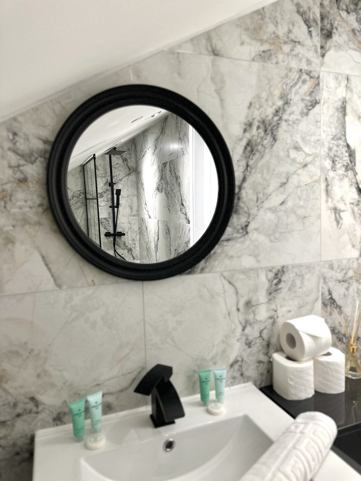 Cumberland Street Apt 8 Bathroom