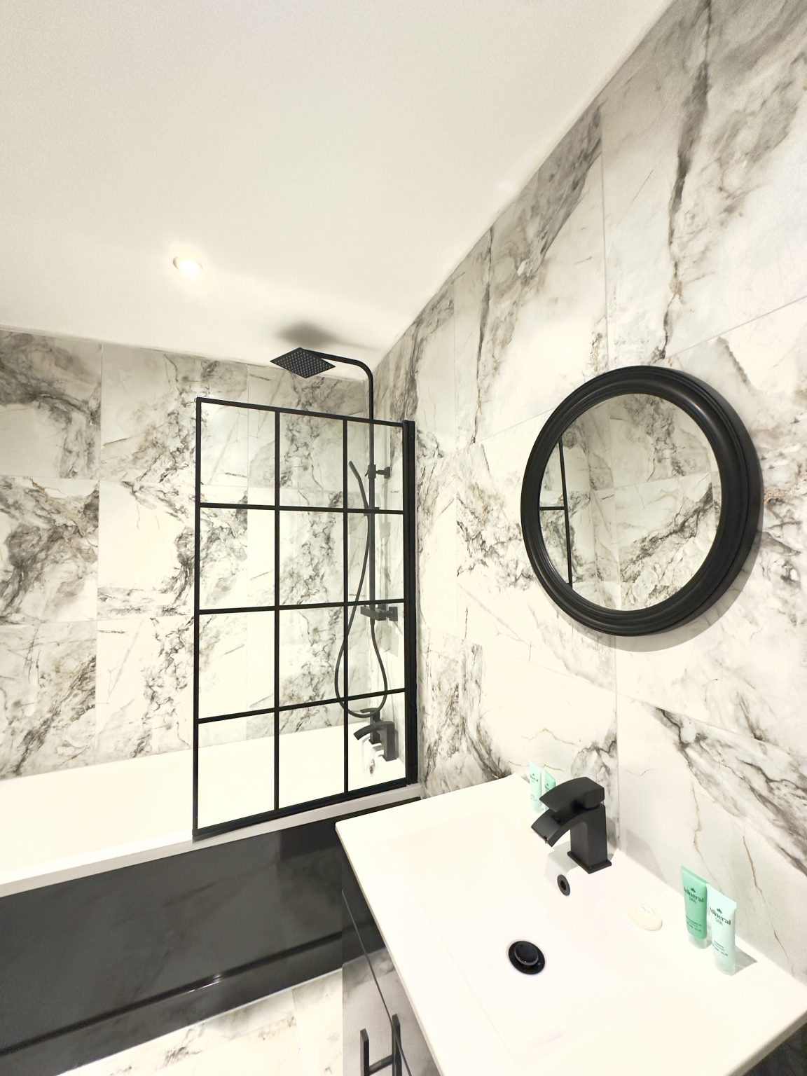 Cumberland Street serviced apartments Liverpool bathroom (Apt 1)