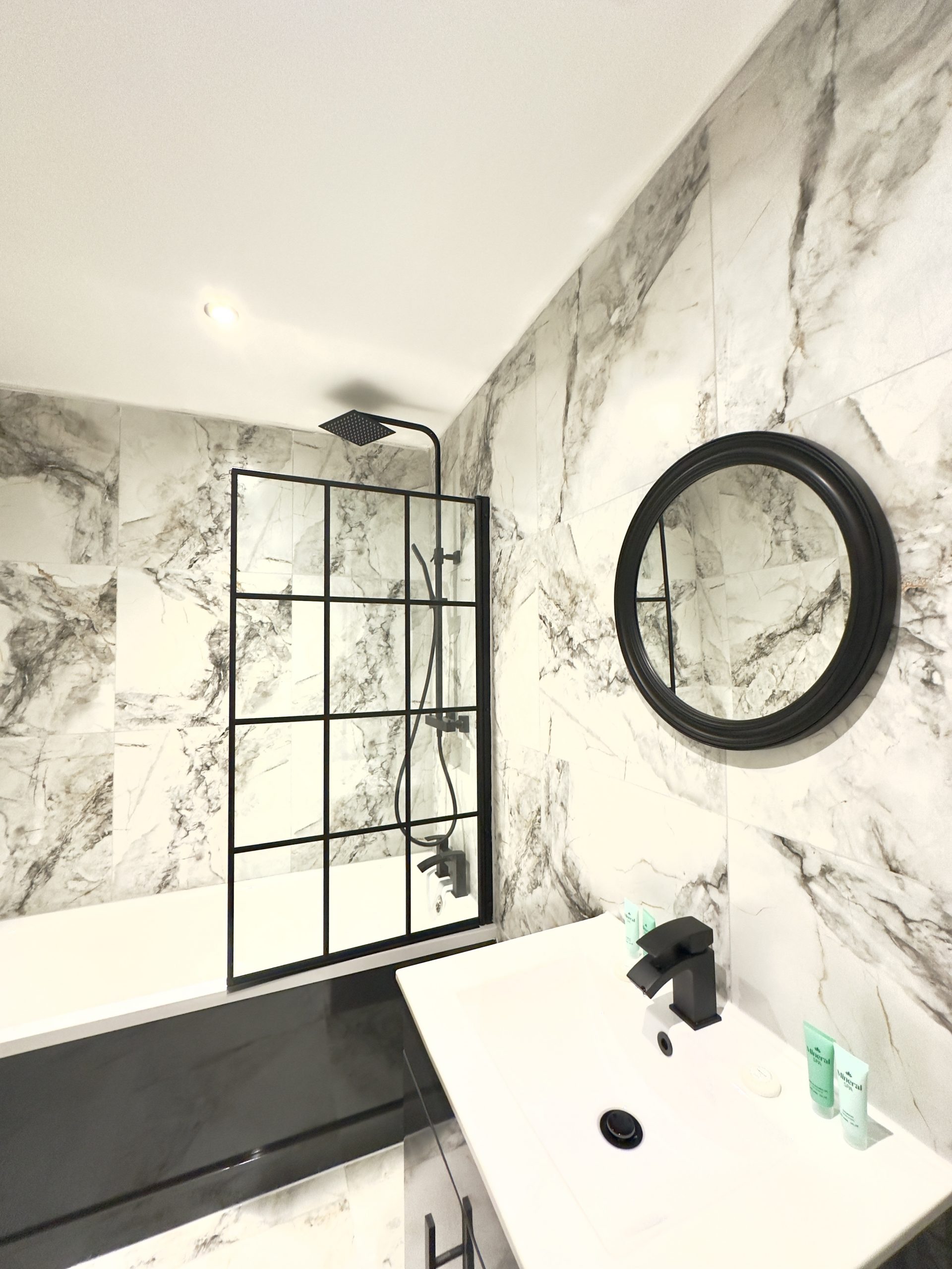 Cumberland Street serviced apartments Liverpool bathroom (Apt 1)