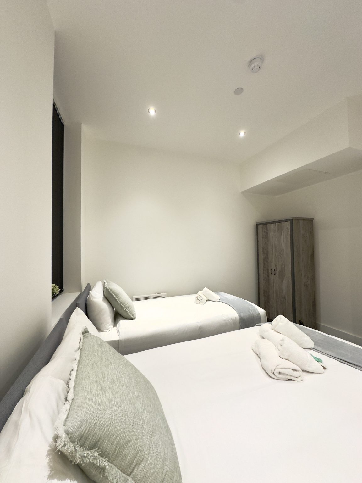 Cumberland Street Apt 7 bedroom interior