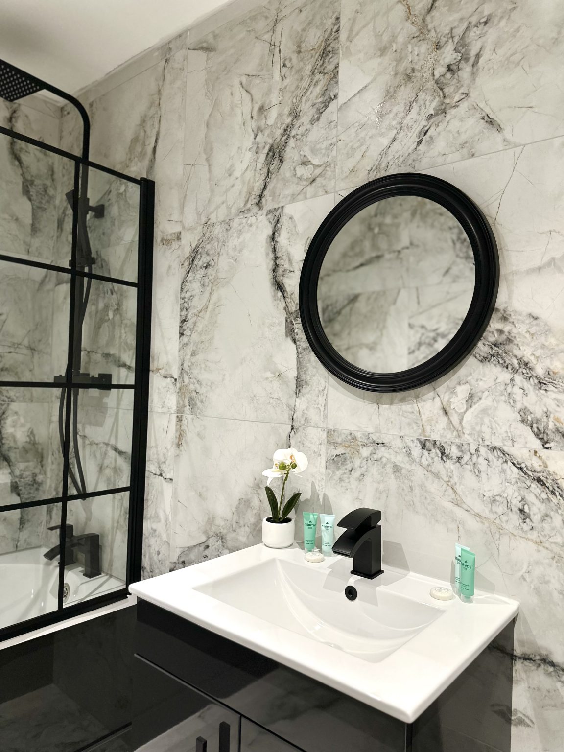 Cumberland Street Apt 7 bathroom