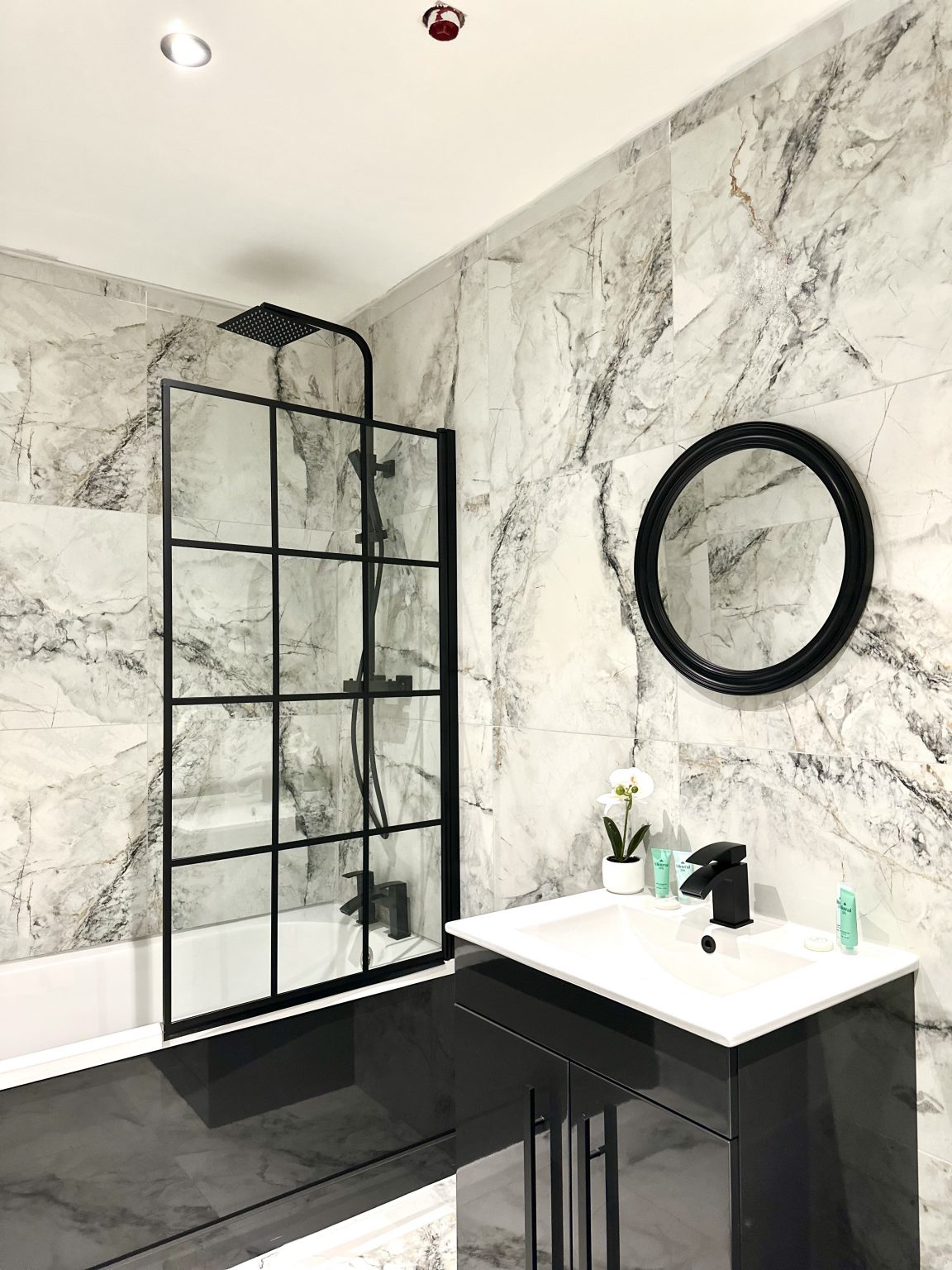 Cumberland Street Apt 7 stunning bathroom