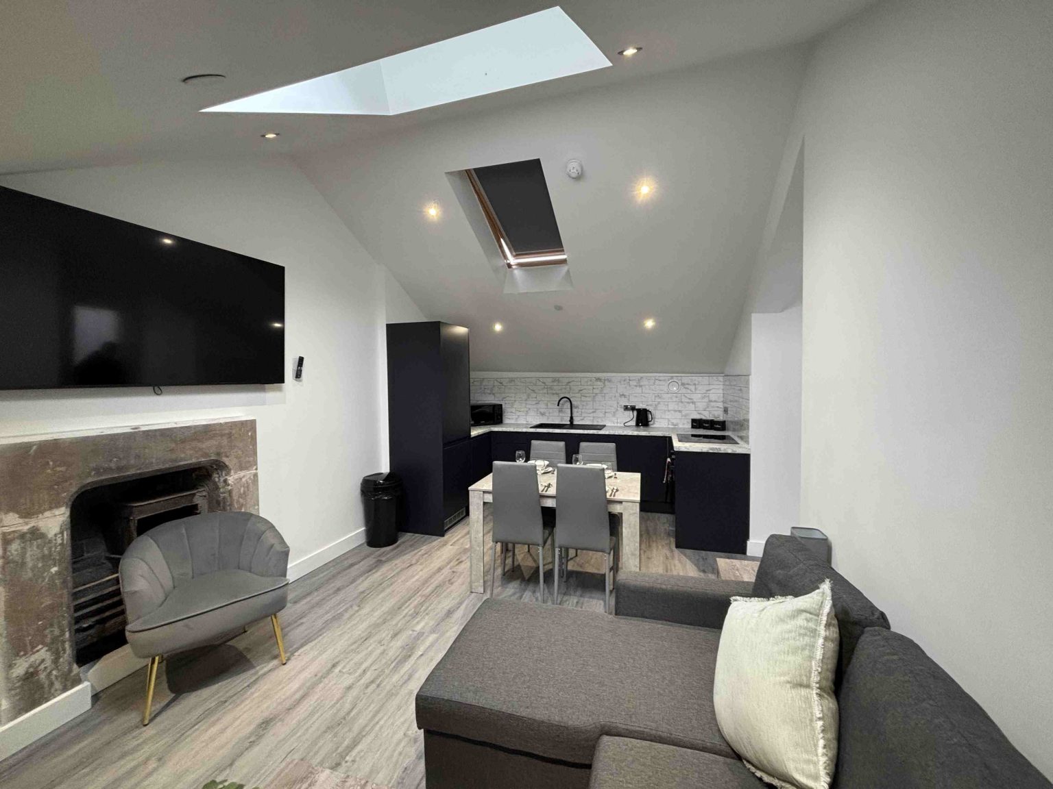 Cumberland Street Apartments Room 8
