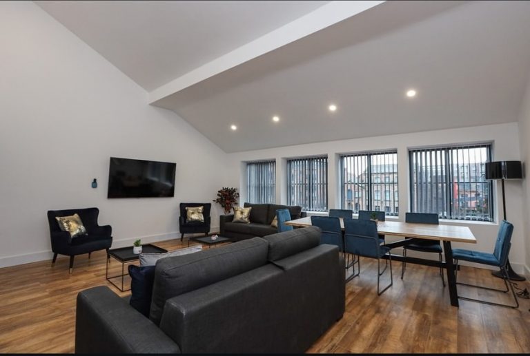 Instagram post from happydaysapartments. This post is in position 8.